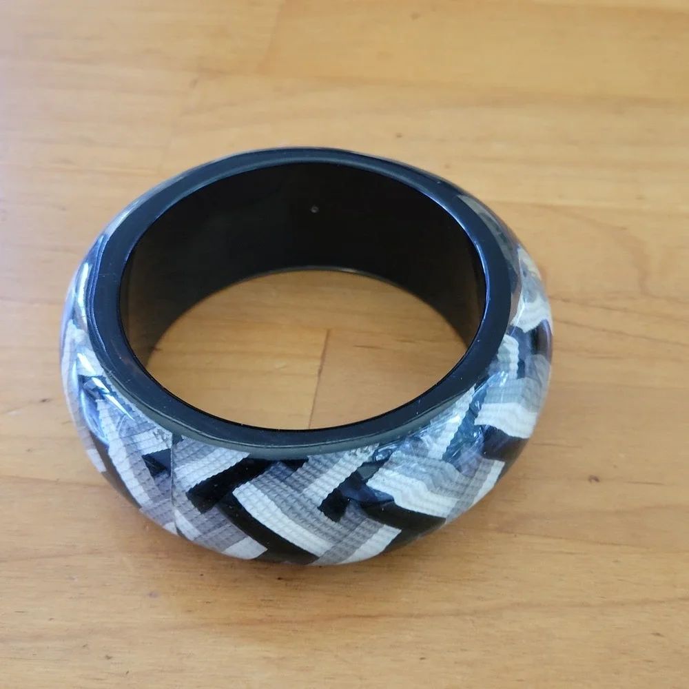 Chunky Black Resin Bangle Bracelet Embedded Woven Geometric Pattern 85g VTG